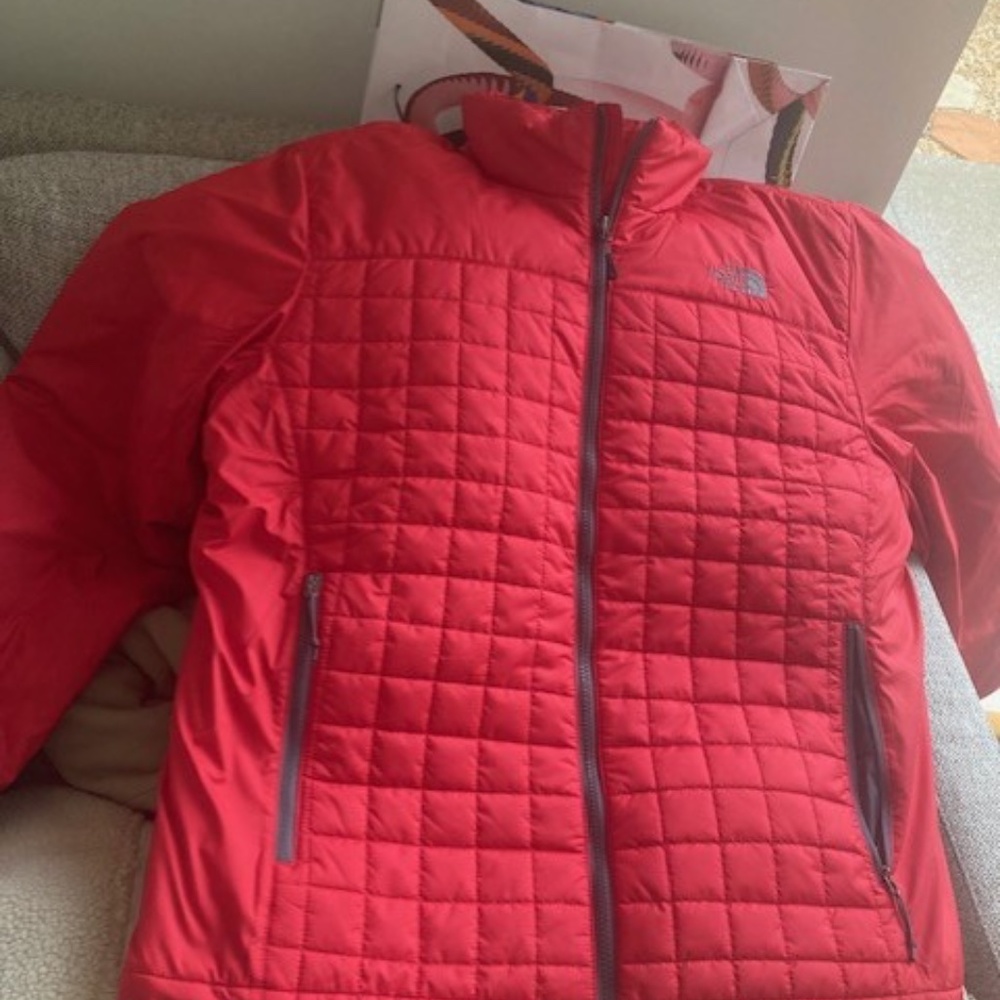 NEW North Face Mens XL red puffer zip up